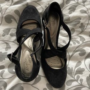 CRISS CROSS BLACK HEELS